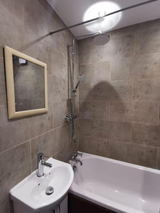 Lovely 1 Bed Flat In Trendy Peckham *